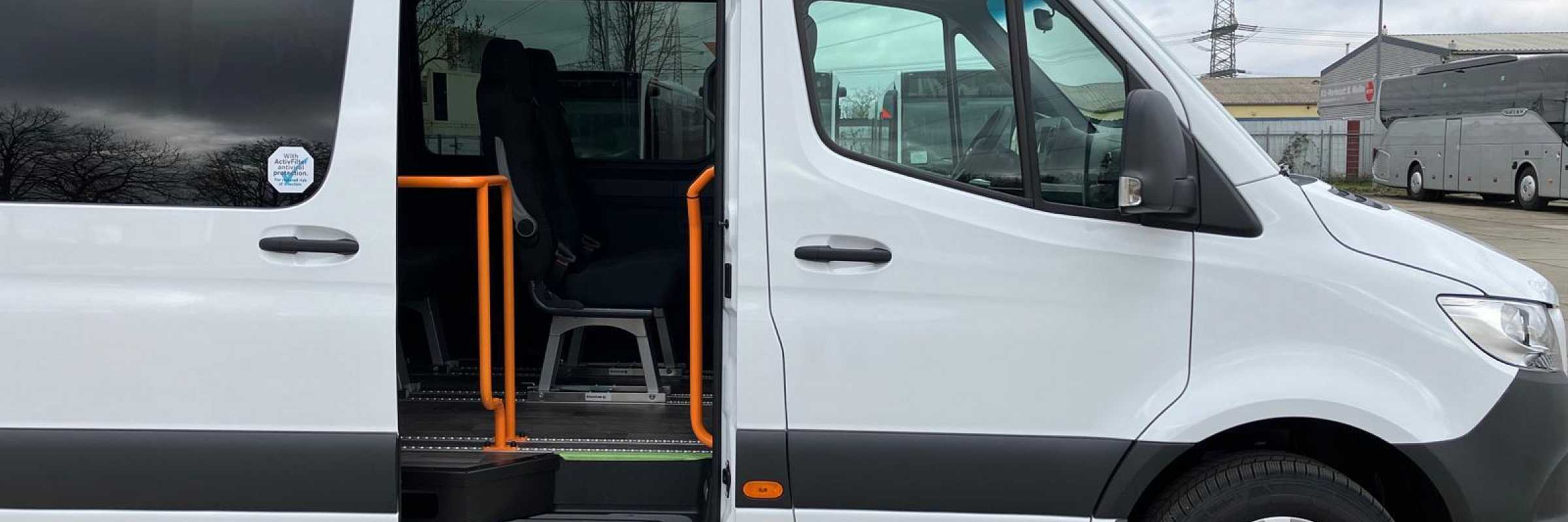 Sprinter Mobility 8+1 rolstoelbus - Met lift of oprijplaat