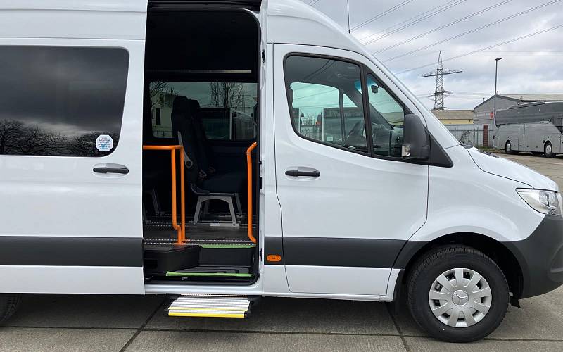 Sprinter Mobility 8+1 rolstoelbus - Met lift of oprijplaat